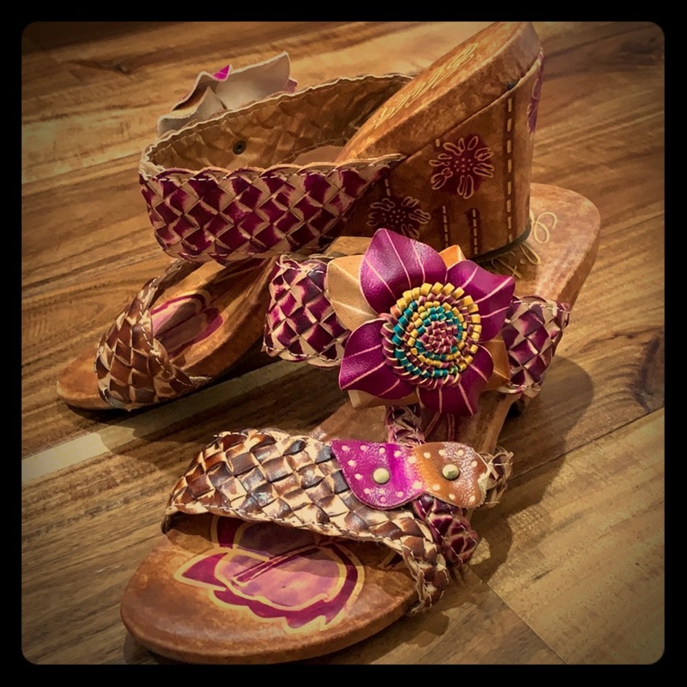 Short wedge sandal
